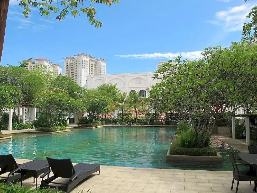 Marina Suites At Straits Quay George Town 3*,